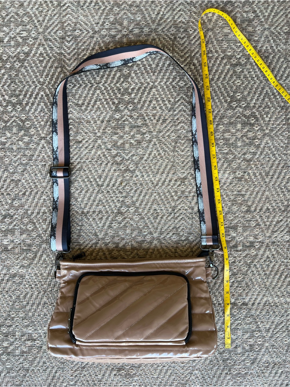 Think Royln‎ Bank Street XL Quilted Patent Crossbody Bag Nude Beige - Picture 4 of 8
